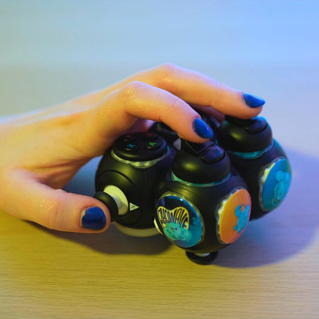 The-no-hand-configuration-Proteus-controller-played-while-placed-on-the-desk