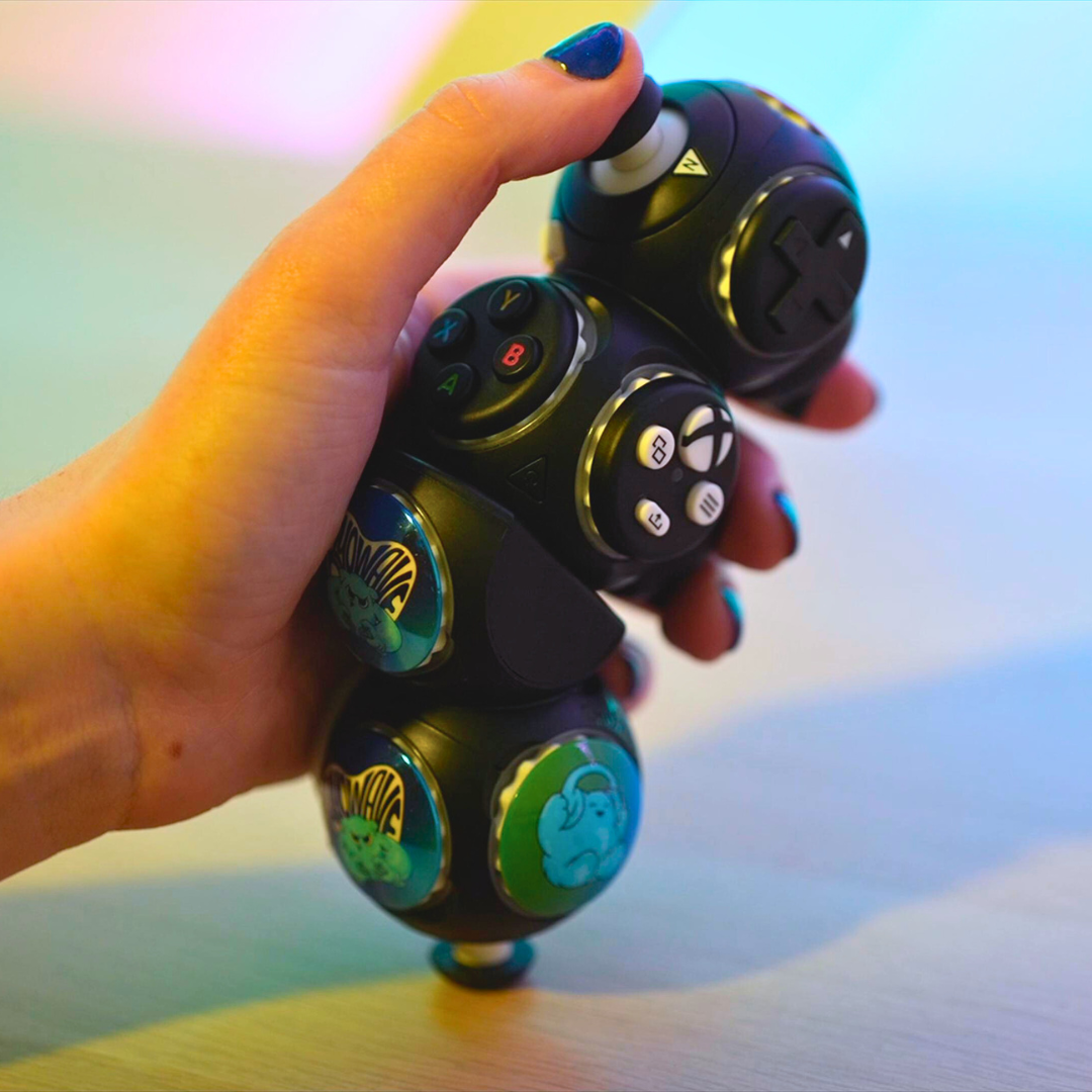 The-one-hand-configuration-controller-being-held-by-one-hand